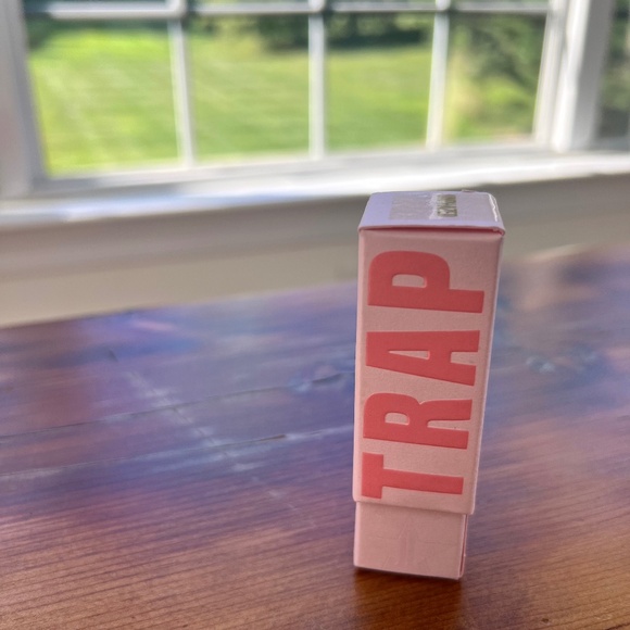 UNFAZED- New in Box Jeffree Star Velvet Trap Lipstick  Nude Olive Lipstick Green - Picture 4 of 7